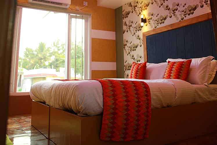 Four Bedroom Deluxe Houseboat